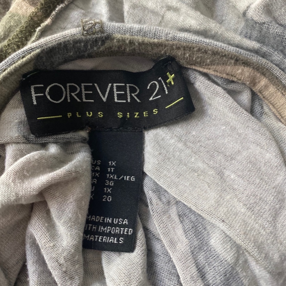 Cropped camo hoodie